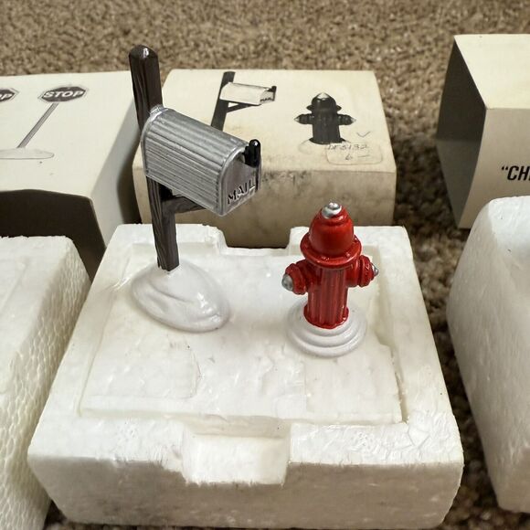 Lot Of 3 Dept 56 Set Trash Cans. Fire Hydrant And Mailbox, And Set Of Stop Signs - Picture 5 of 13